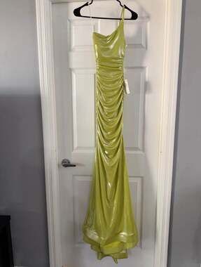 B. Darlin Women's Green Metallic One-Shoulder Gown Dress Juniors Size 0